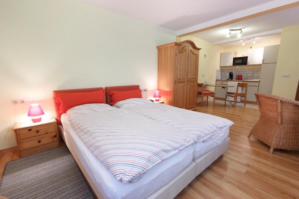 Hotel Pension Stern Bad Buchau Δωμάτιο φωτογραφία
